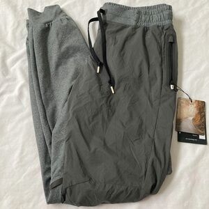 On Running women’s sz M Running Pants NWT
